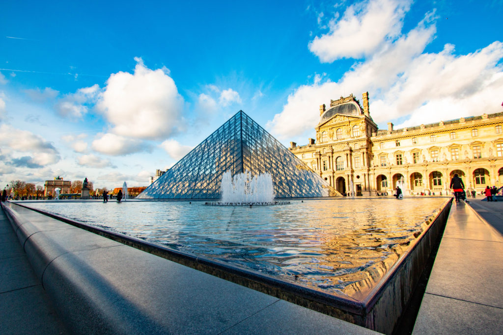 Louvre luggage storage 