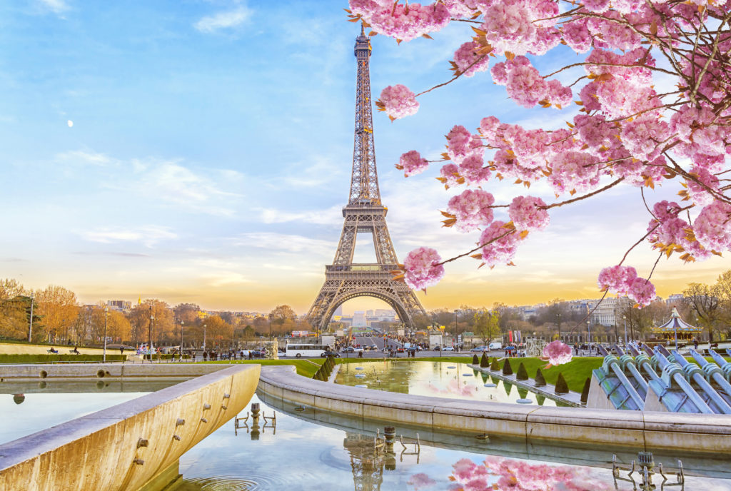 paris attractions and luggage storage