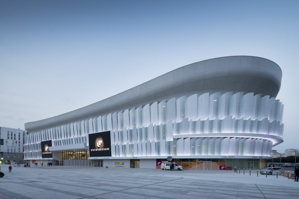 paris la defense arena luggage storage